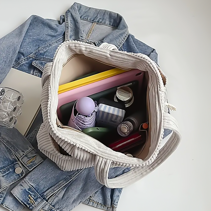 Kristina - Prostorna Ramenska Torba Ribasta Struktura