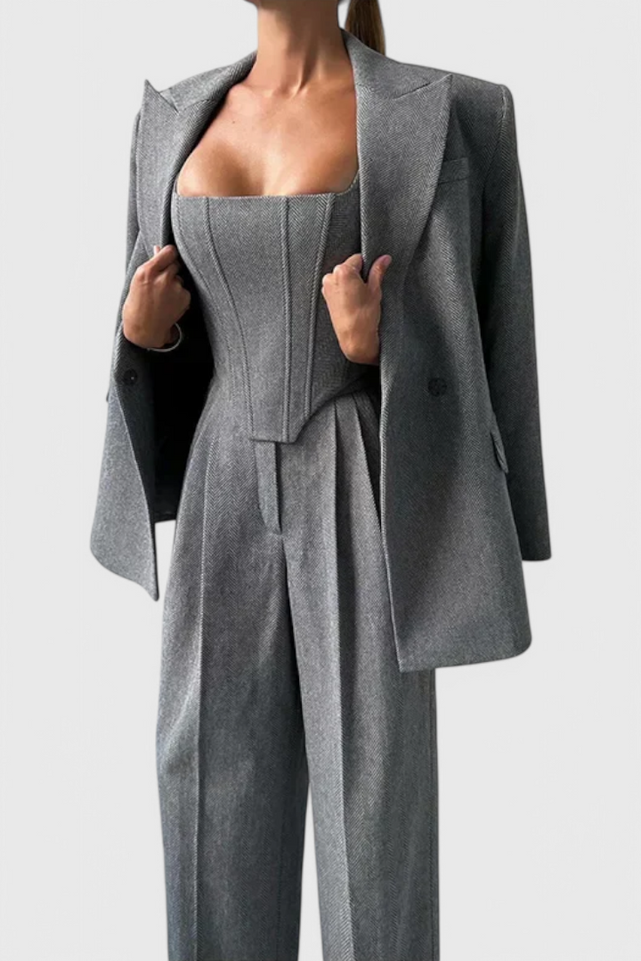 Ciana - Hlačni Kostum z Korzetnim Krojem