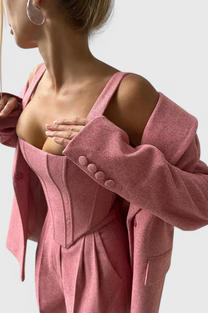 Ciana - Hlačni Kostum z Korzetnim Krojem