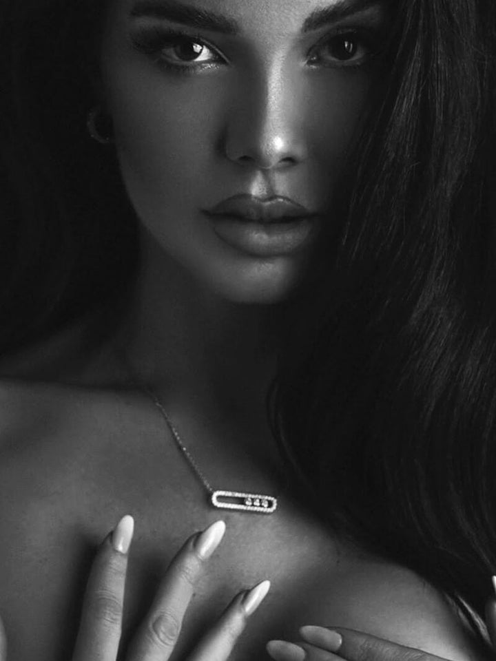 Ana - Ogrlica Tri Diamanti V Gibanju