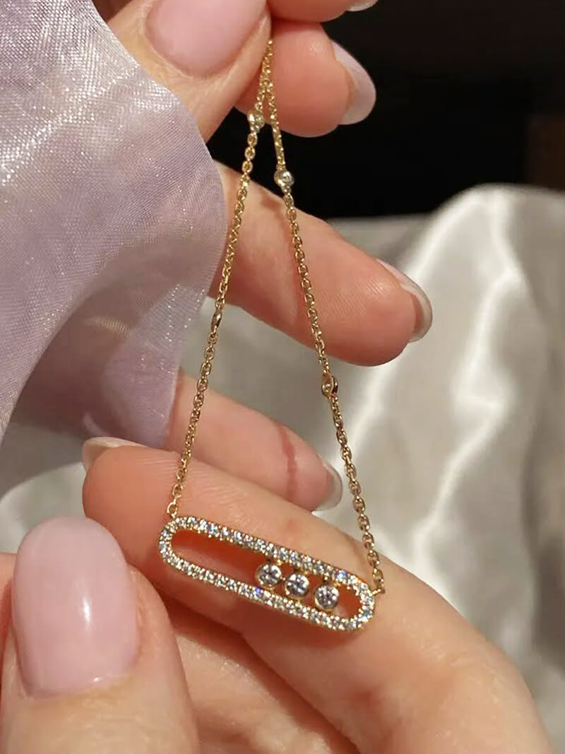 Ana - Ogrlica Tri Diamanti V Gibanju