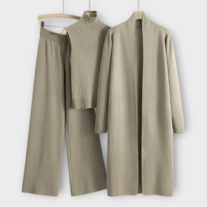 Kirina - Set Treh Kosov Oblačil Z Hlačami Ravnega Kroja Majico Brez Rokavov